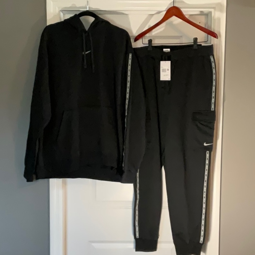 Nike Men's Black Hoodie and Joggers Set